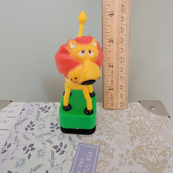 Vintage Push Button Underneath Base Toy Puppet- Lion - Picture 2 of 6